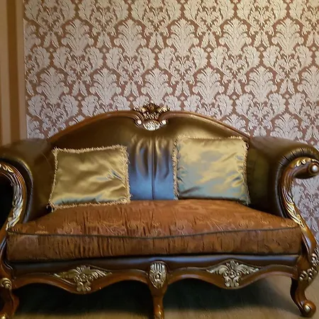 On Deribasovskoy Apartment