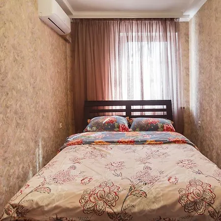 On Deribasovskoy Apartment Odesa