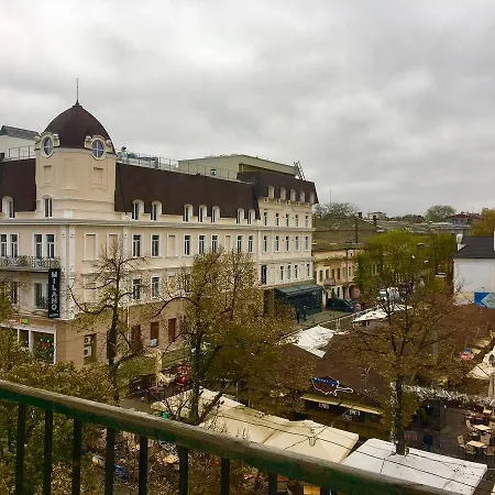 アパート On Deribasovskoy オデッサ